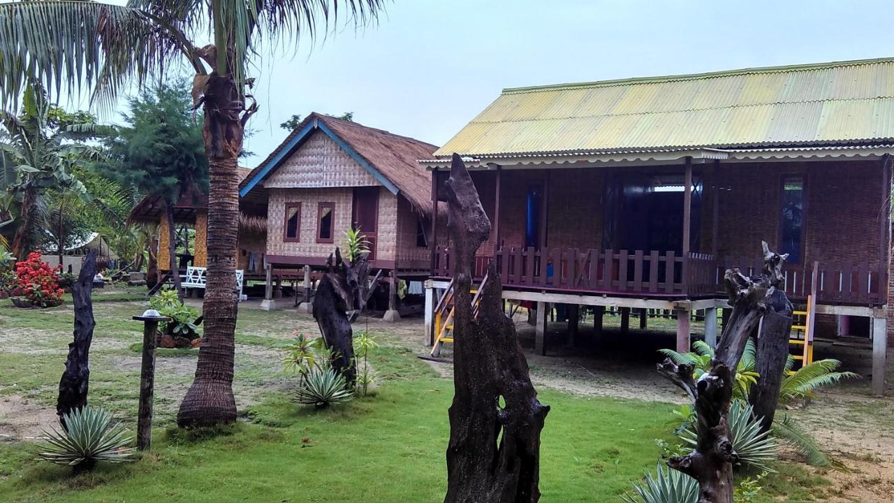 Asari Timo Cottage Karimunjawa-Inseln Exterior foto